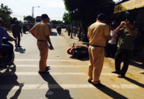 Va chạm với ôtô khách, một phụ nữ tử vong